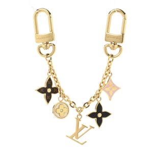 1 Louis Vuitton Monogram pattern bag hardware chain gold